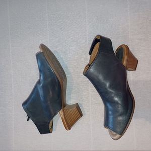 Navy blue Earth open toed booties